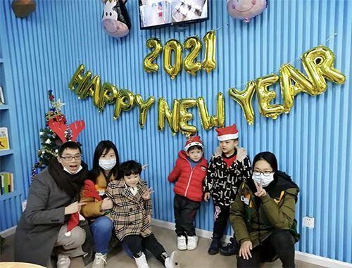 国产兄妹图片儿童视频,童真无邪，温馨瞬间